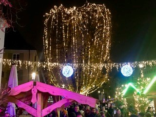 Weihnachtszauber und LED: Der Freiburger Weihnachtsmarkt wächst weiter